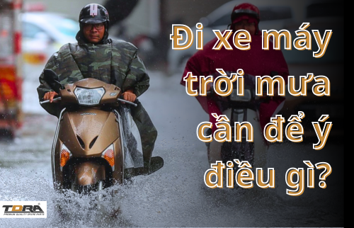 Nguy hiểm khi đi xe máy trời mưa và những cách xử lý bạn cần biết.